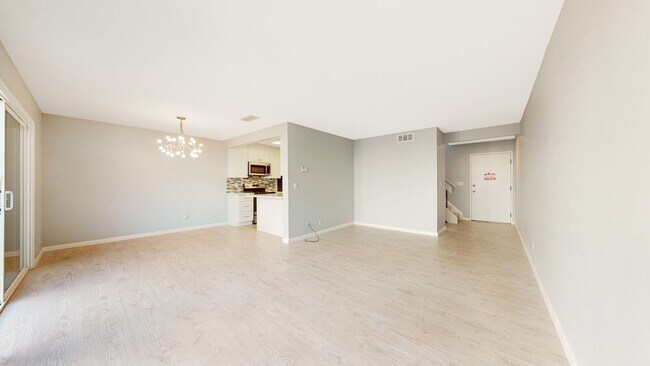 Building Photo - Sunnyvale Townhome, 3 beds 1.5 baths, Nice...