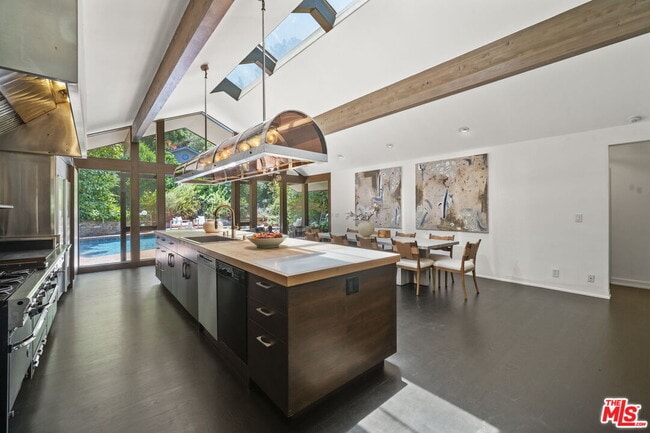 Building Photo - 3 Latimer Rd