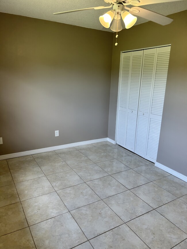 Building Photo - 342 S Wimbrow Dr