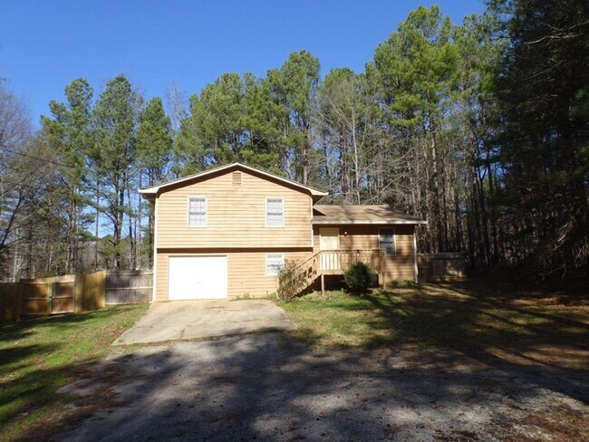 Building Photo - Great location, large wooded and fenced ya...