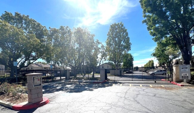 Building Photo - Ground Level 2 Bedroom Condo with Private Patio in Gated Community for Lease