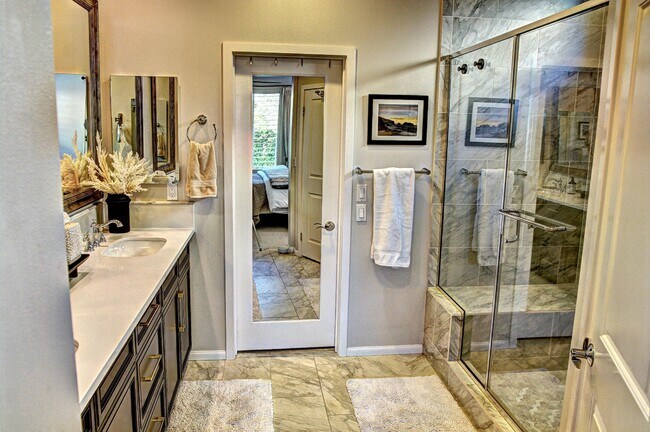 Building Photo - 51234 Longmeadow St