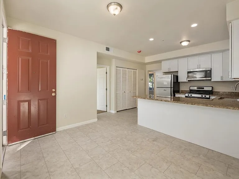 Building Photo - 950 Campoy St