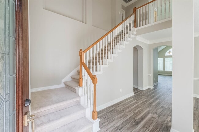 Building Photo - 5911 Brook Bend Dr