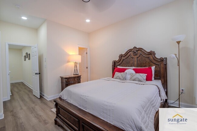 Building Photo - 1516 N Patterson Park Ave