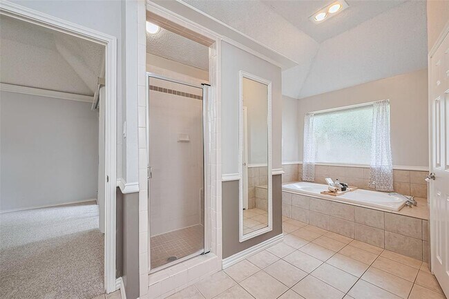 Building Photo - 2502 Knollbrook Ln