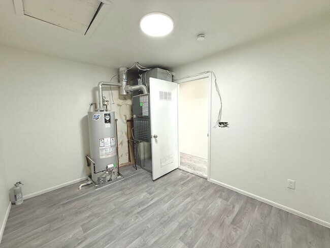 Building Photo - Open House June 20th | 3 Bedroom Townhome in Holladay