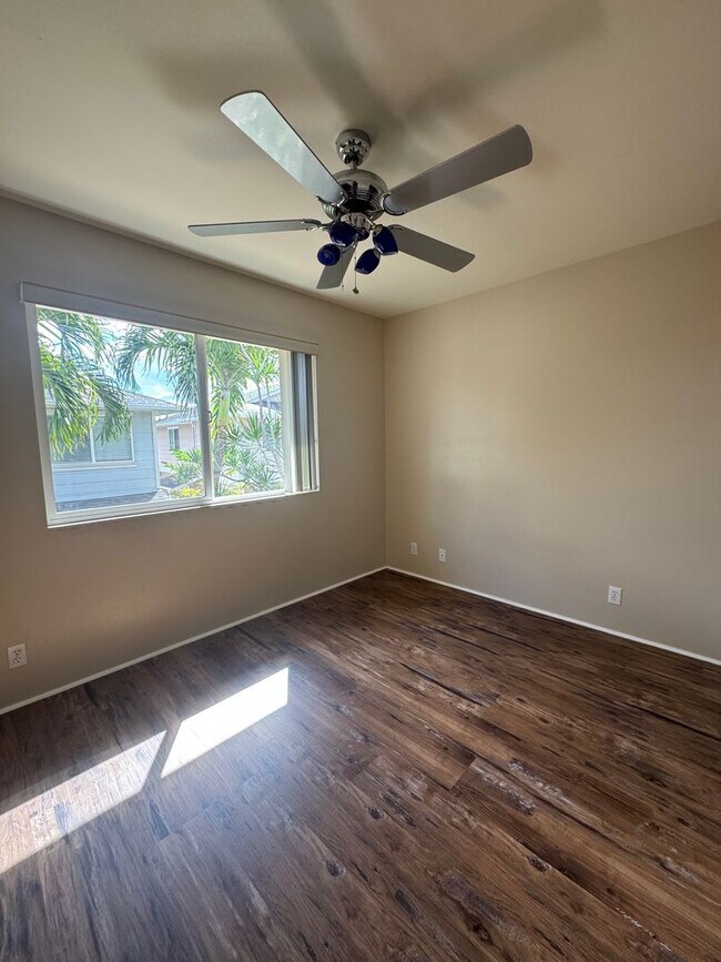 Building Photo - Beautiful 3 Bedroom with 2.5 Bathroom Home...