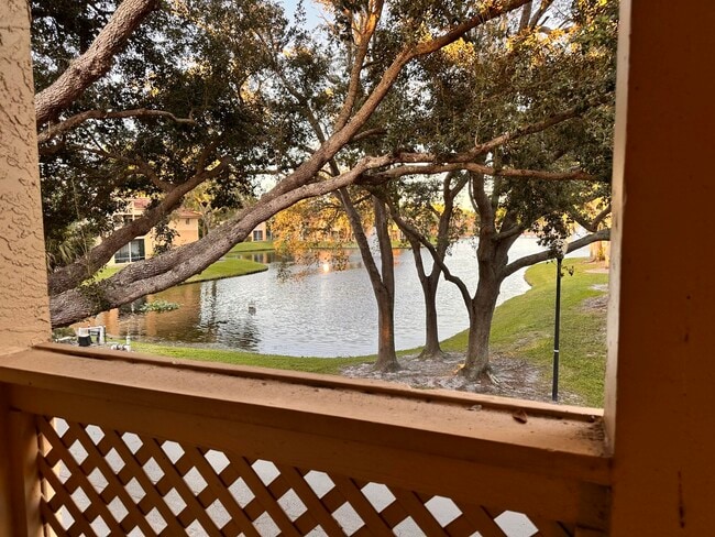 Building Photo - 4871 Via Palm Lakes Via