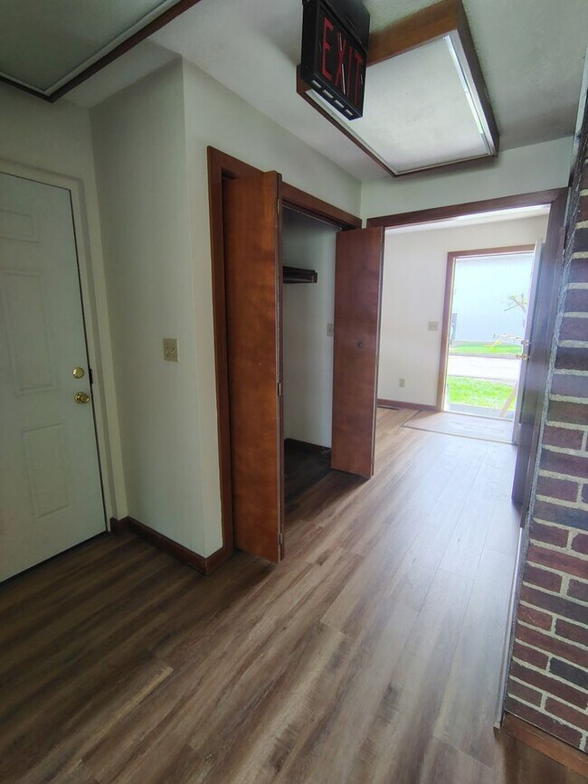 Building Photo - 1175 Mt Vernon Rd