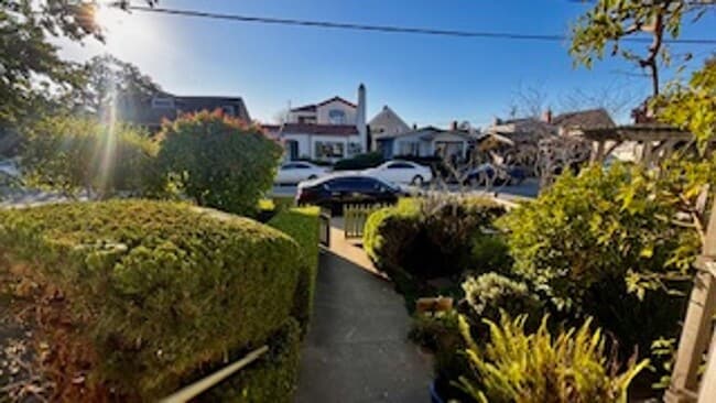 Building Photo - Classic Santa Cruz Beach Bungalow Near Harbor & Seabright Beach