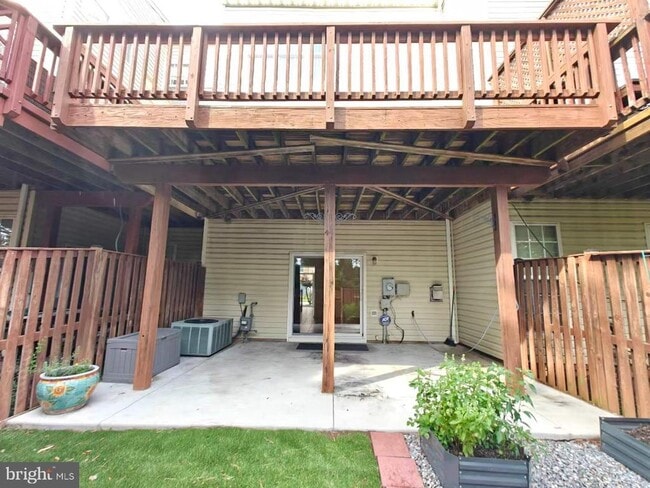 Building Photo - 13030 Park Crescent Cir