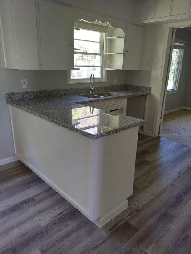 Building Photo - 1220 Walnut St