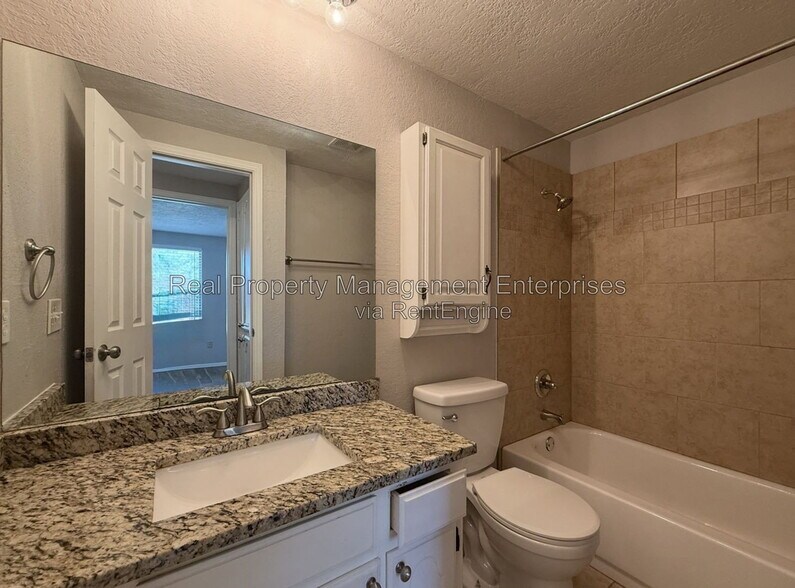 Building Photo - 1071 Castlebury Mansion