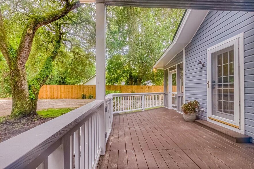 Covered back porch - 408 Woodland Shores Rd