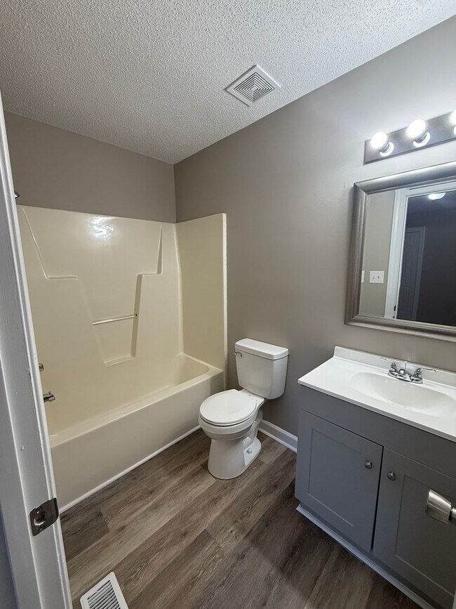 Building Photo - 4117 Juniper Ln NW