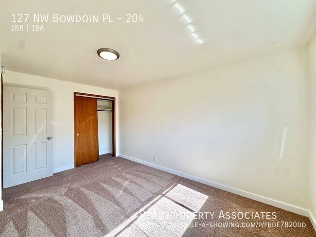 Building Photo - 127 NW Bowdoin Pl