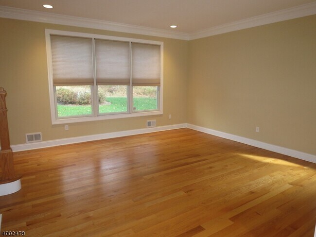 Building Photo - 22 Riverview Dr