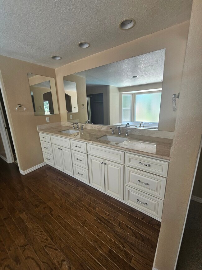 Building Photo - 45 Mainprice Ct