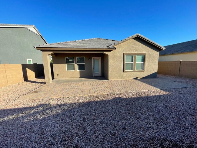 Building Photo - 2395 E Santa Ynez Dr