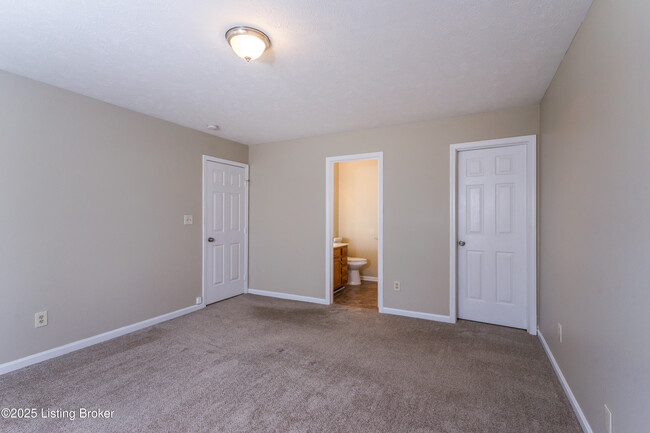 Building Photo - 4623 Wooded Oak Cir