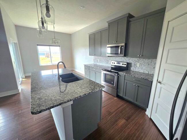 Building Photo - 5 Bedroom/3Bath Single Family Home