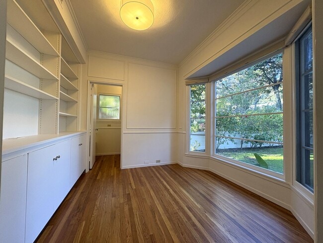 Building Photo - Beautiful Home in Crescent park, Palo Alto available now.
