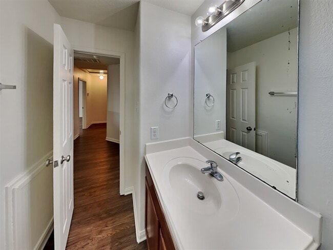 Building Photo - 10200 Red Fern Ct