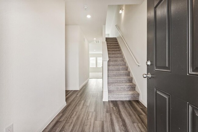 Building Photo - 635 Gemsbok Rd