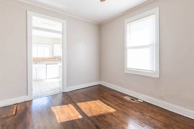 Building Photo - Cozy 3-Bedroom Home in the Heart of London...