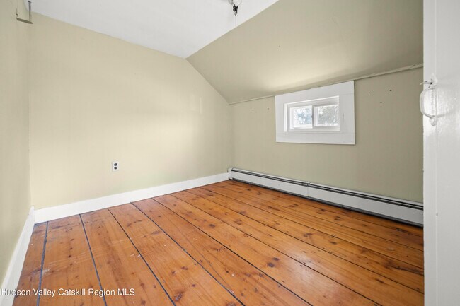 Building Photo - 151 Valley View Rd