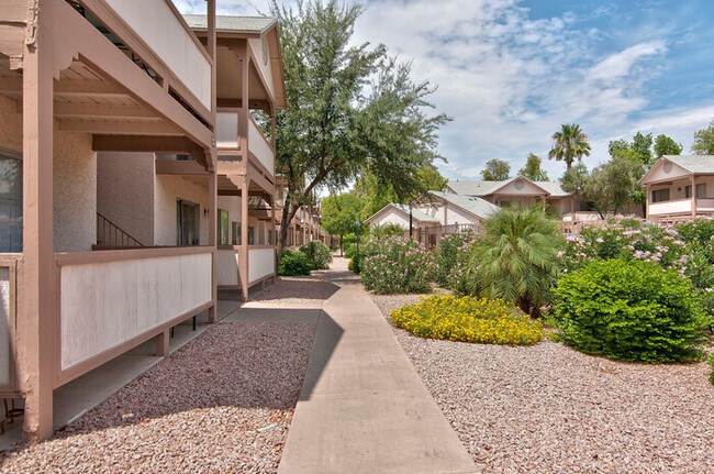 Building Photo - 616 S Hardy Dr
