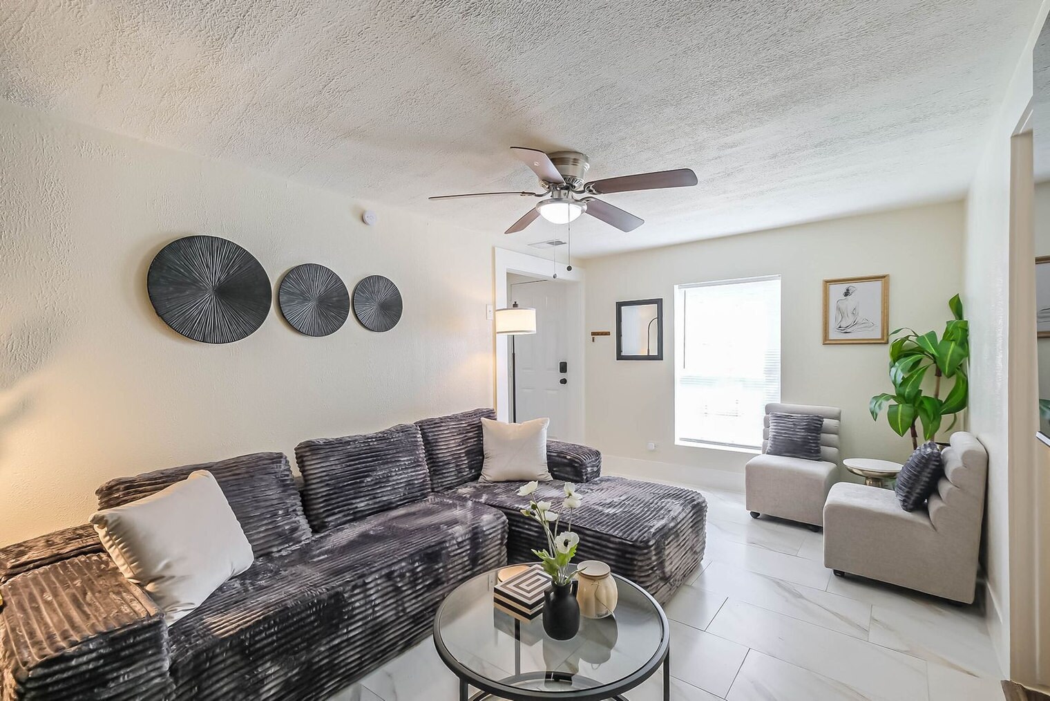 Building Photo - 1327 W 21st St