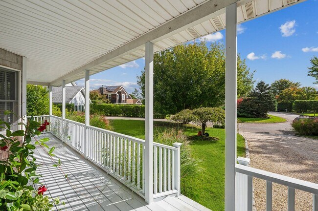 Building Photo - 25 Meadowgrass Ln