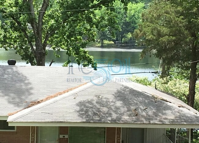 Building Photo - 6 Broadmoor Dr