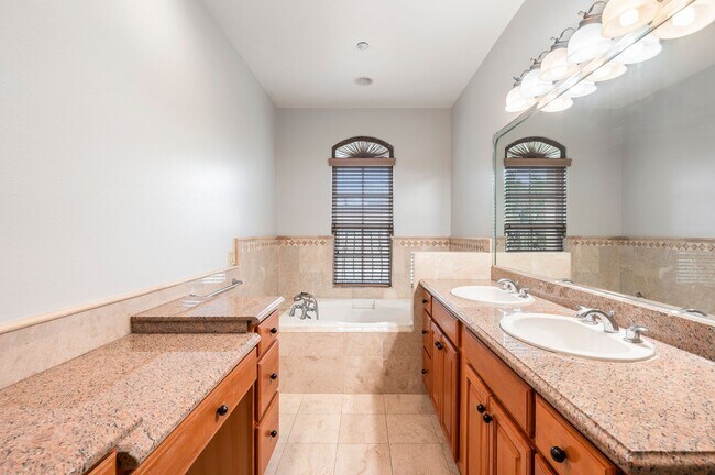 Building Photo - Three bedroom condo for lease in Arcadia