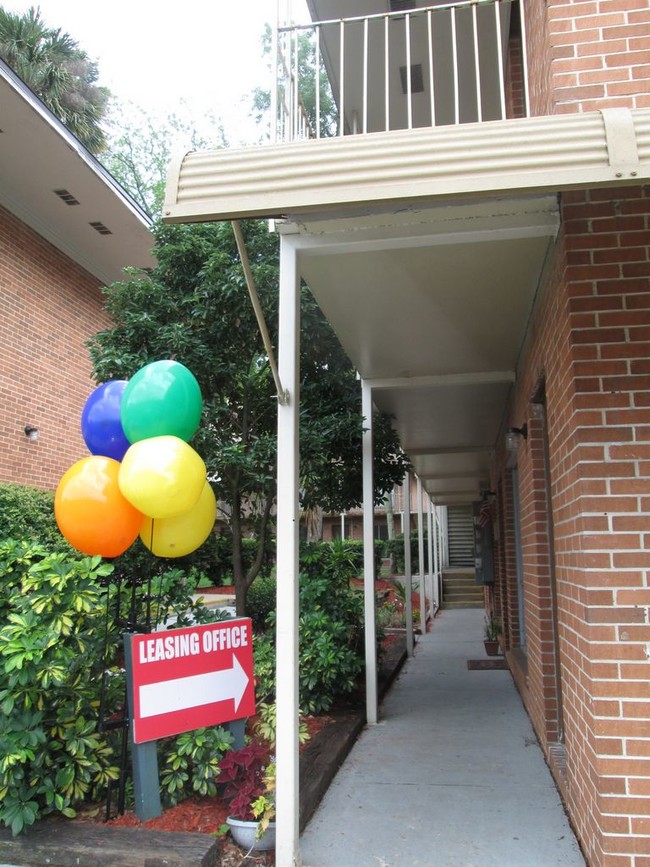 Building Photo - Cimarron Apartments