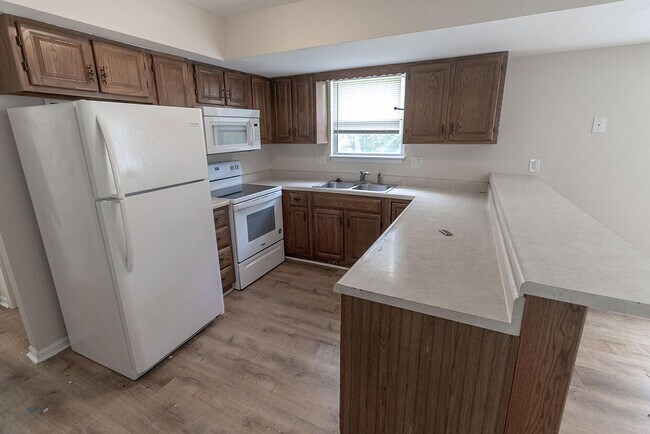 Building Photo - 1916 Mirtle Grove Ct