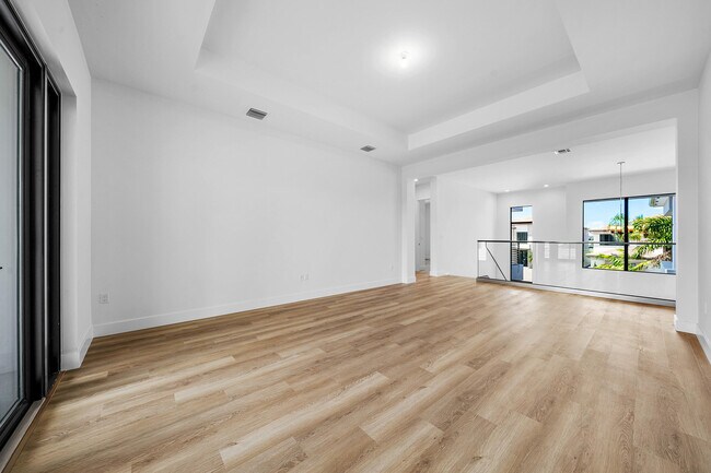 Building Photo - 9516 Riverside Pk Dr