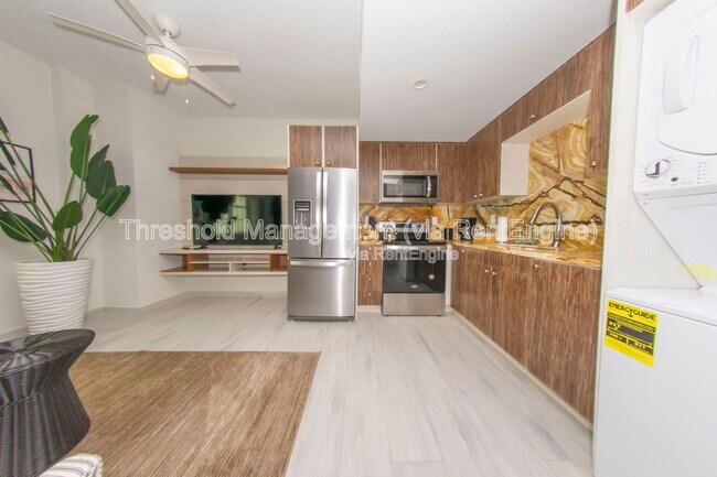 Building Photo - 820 Ocean Dr
