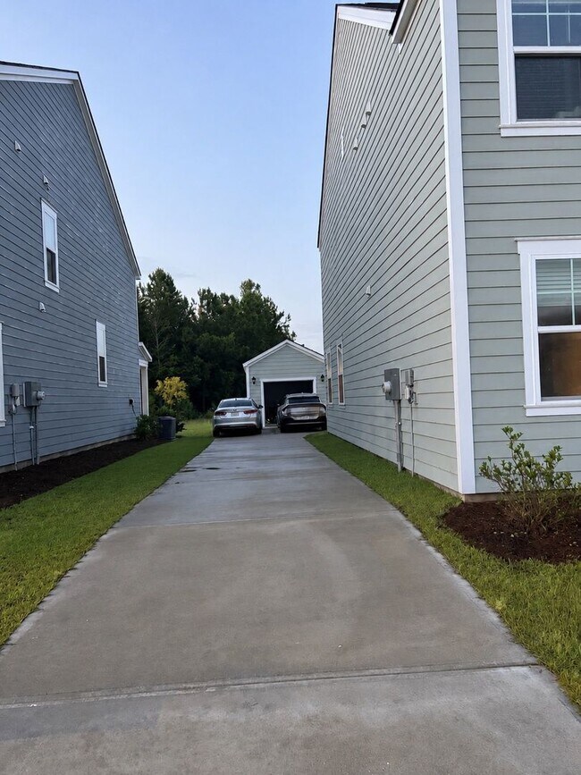 Building Photo - 114 Midmills Ln
