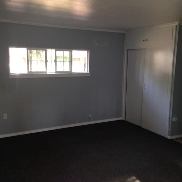 Building Photo - 726 4th St