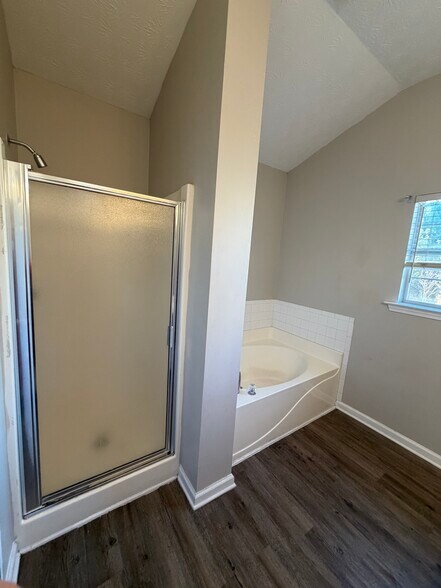 Building Photo - 1100 Longford Ct