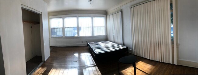 Building Photo - 1132 S Hoover St