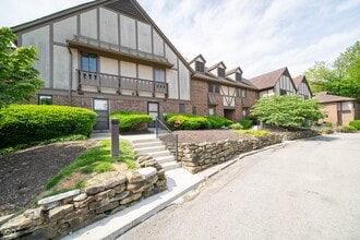 Building Photo - 2257 Rome Dr