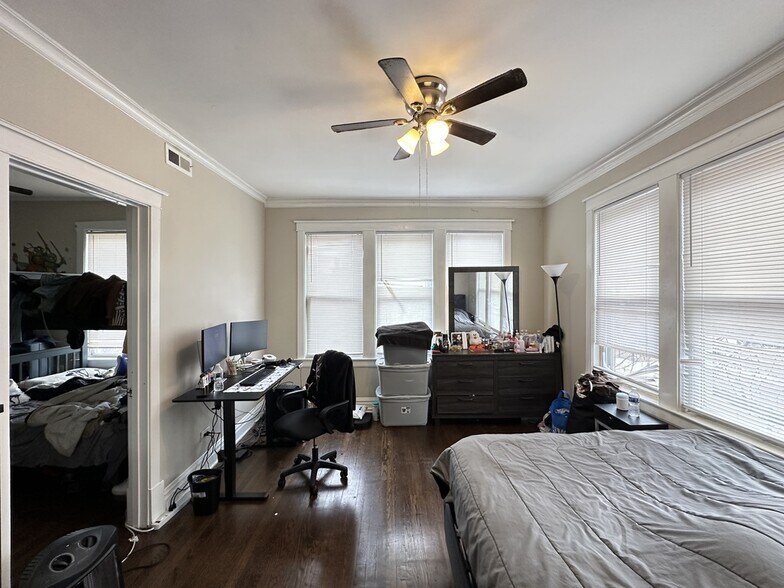 Building Photo - 3538 W Grace St