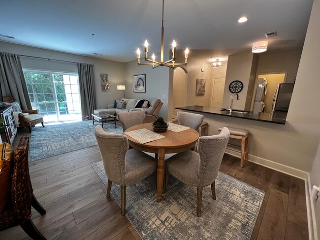 Building Photo - 4844 Bevendean Dr