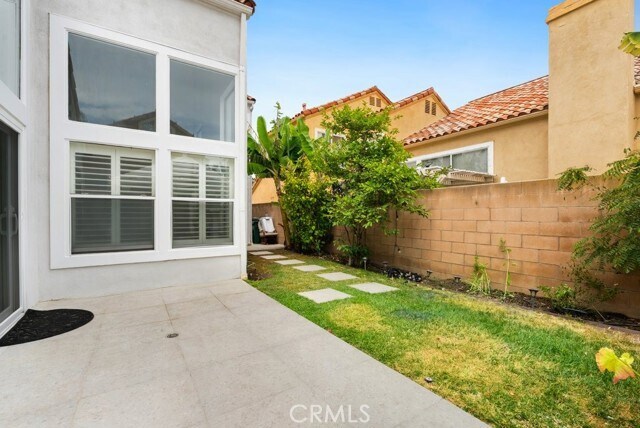 Building Photo - 4 Las Cruces