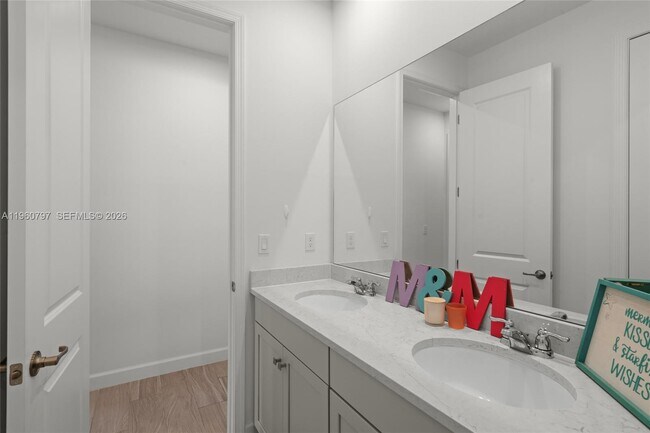 Building Photo - 13461 SW Bally Dr