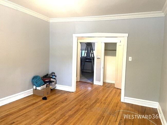 Building Photo - 2549 N Avers Ave